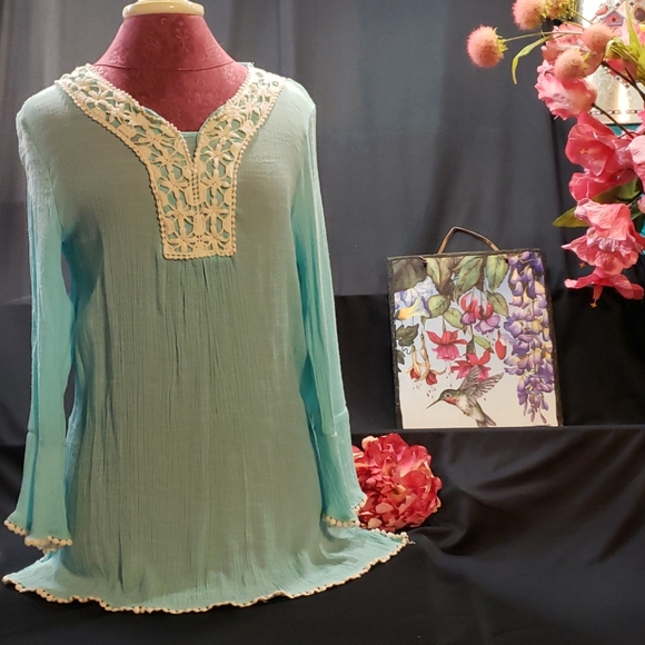 Aqua Sz Lg - long sleeve tunic trimmed with white - Picture 1 of 5